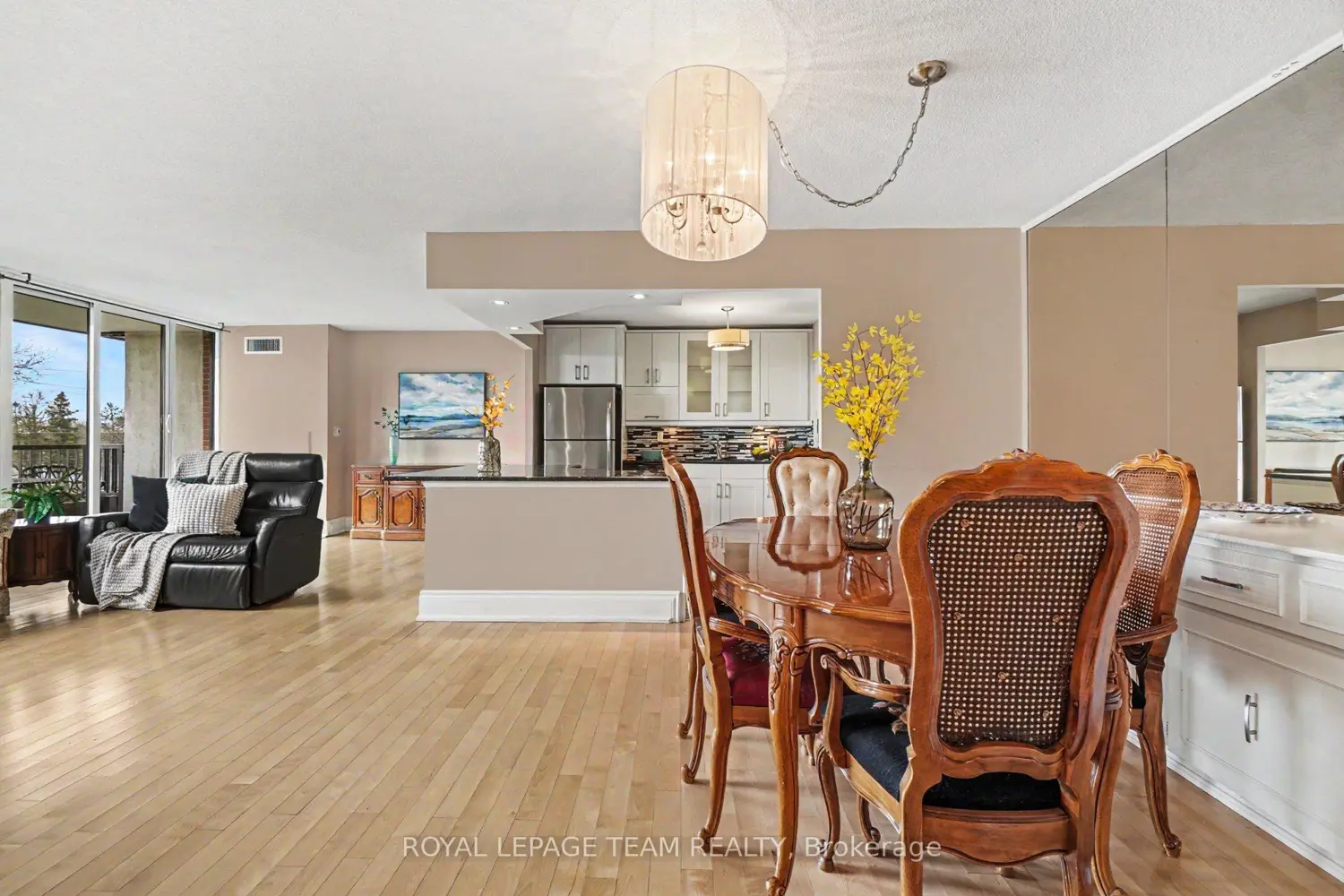 2951 Riverside Drive 410 photo 3