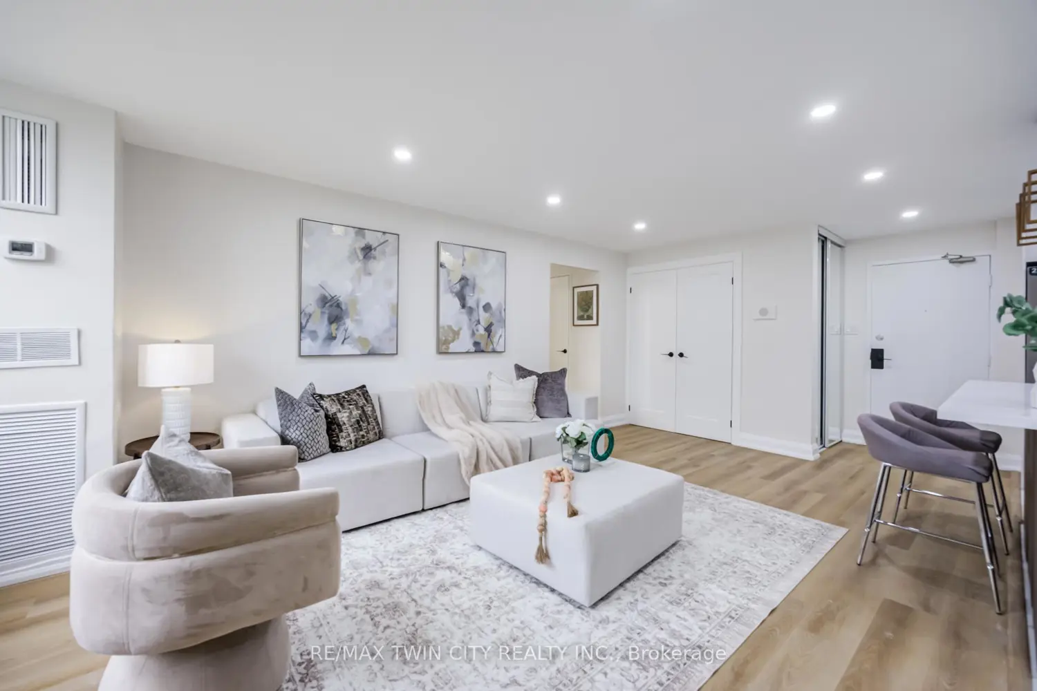 Additional image 9 of 20 Edgecliff Golfway #304