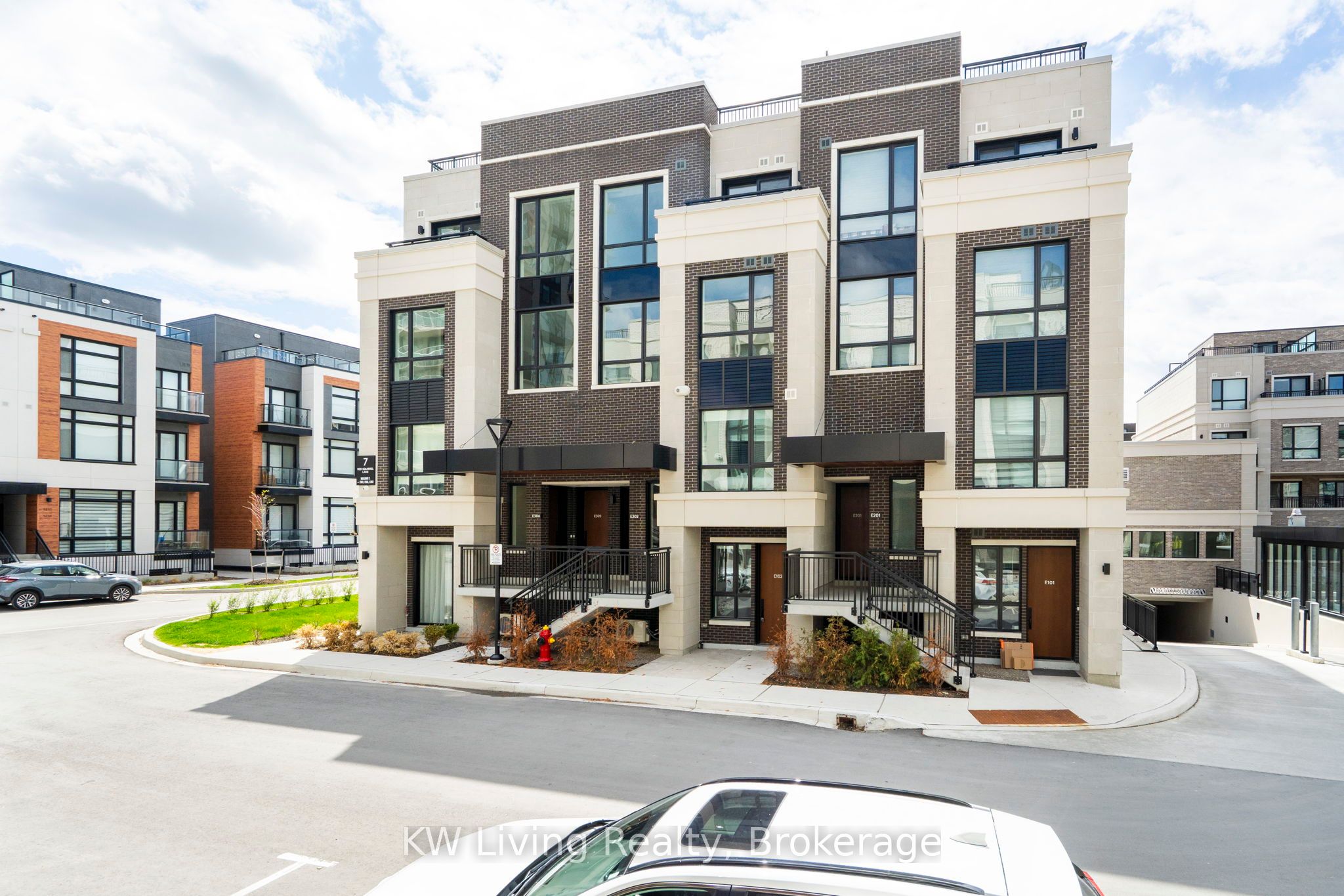 E301-7 Red Squirrel Lane, Richmond Hill, ON, L4S 0P5