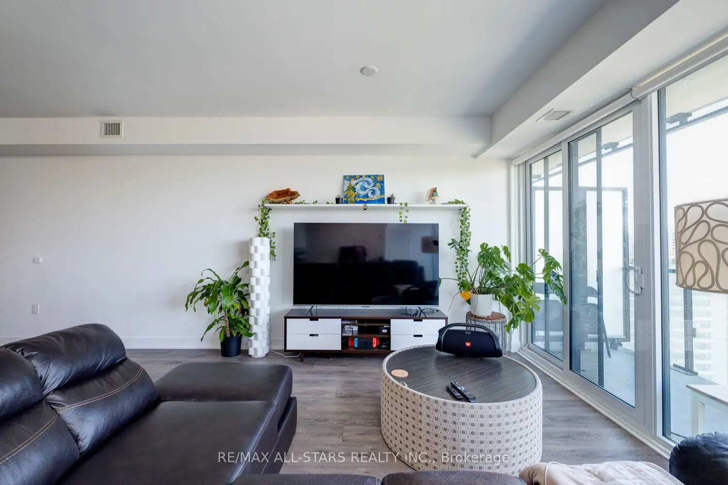 Additional image 9 of 575 Bloor Street 2302