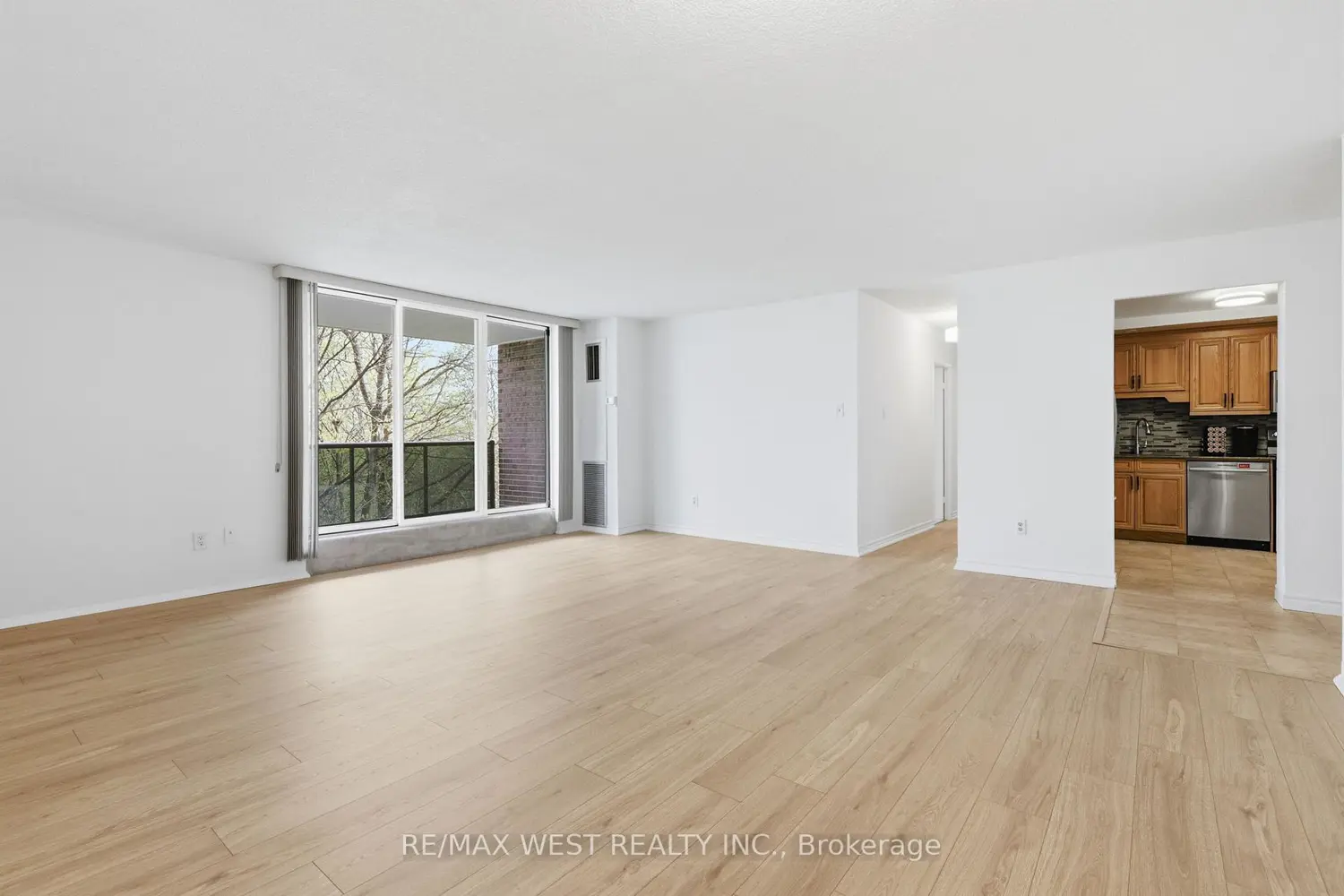 Additional image 6 of 1275 Markham Road 401
