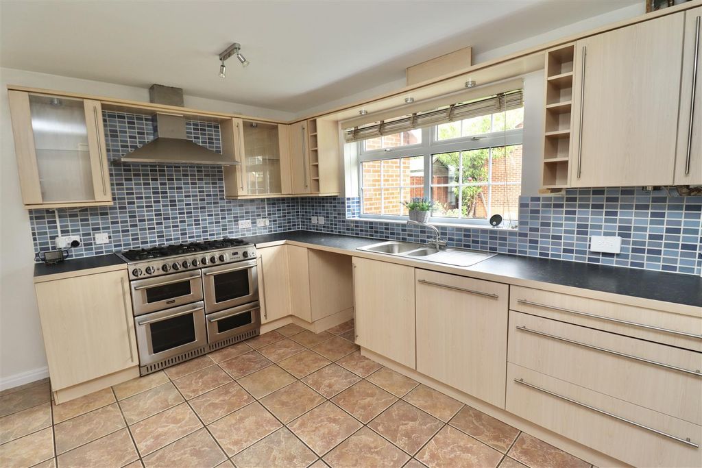 Additional image 3 of 4 bed detached house to rentCalthwaite Drive, Brough HU15