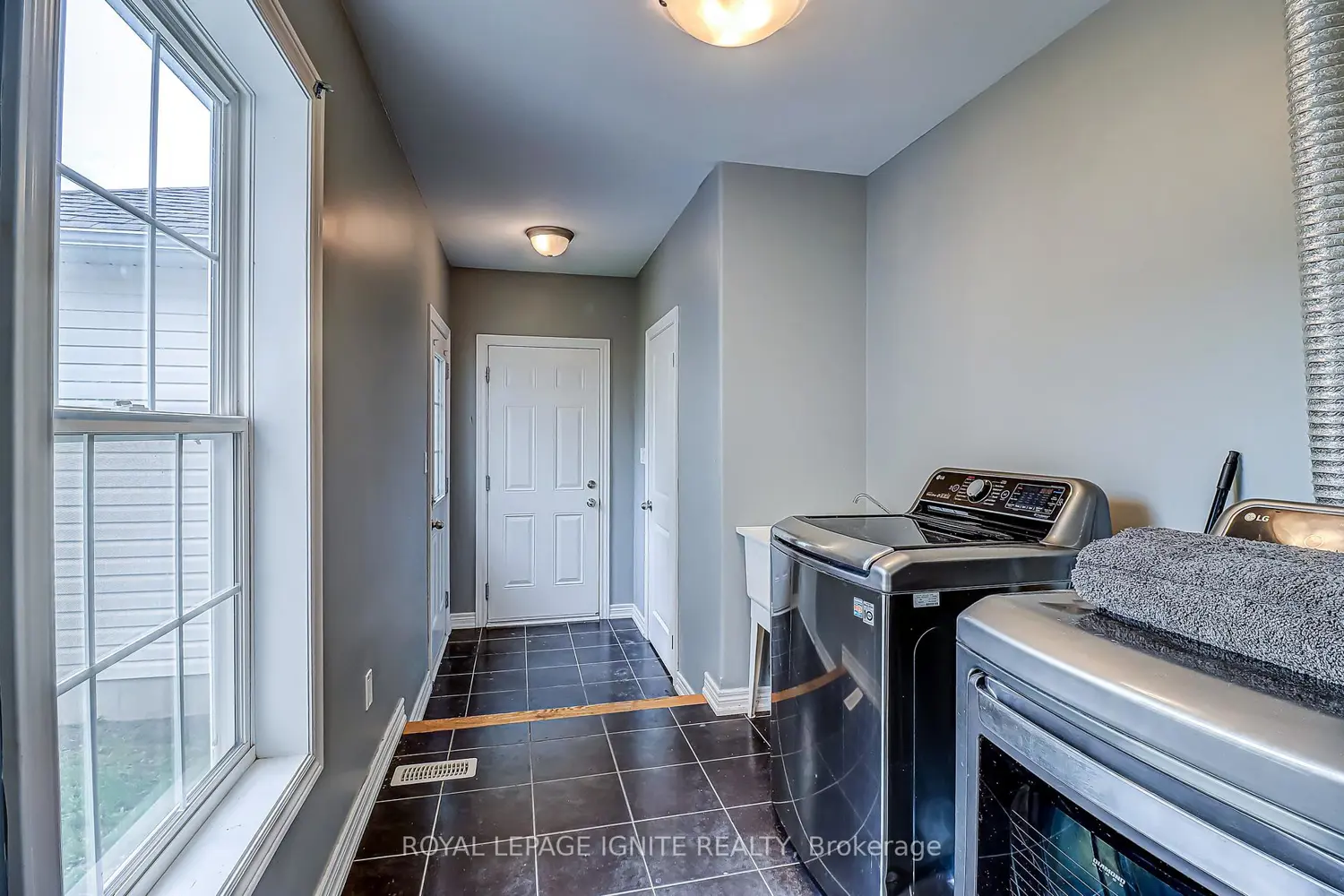 Additional image 13 of 931 Broadway Boulevard