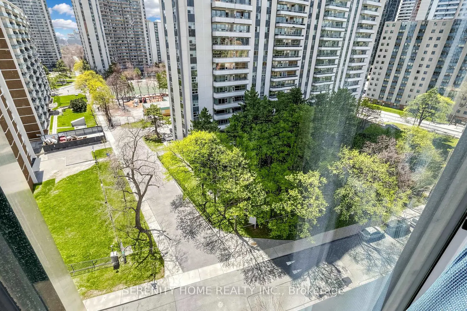 Additional image 11 of 575 Bloor Street 908