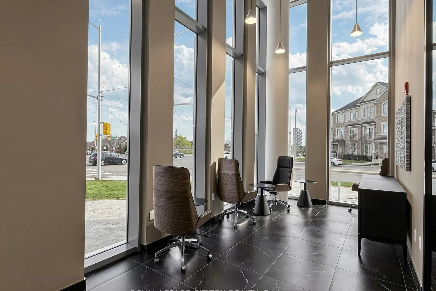 Additional image 8 of 1005 Dundas Street 363