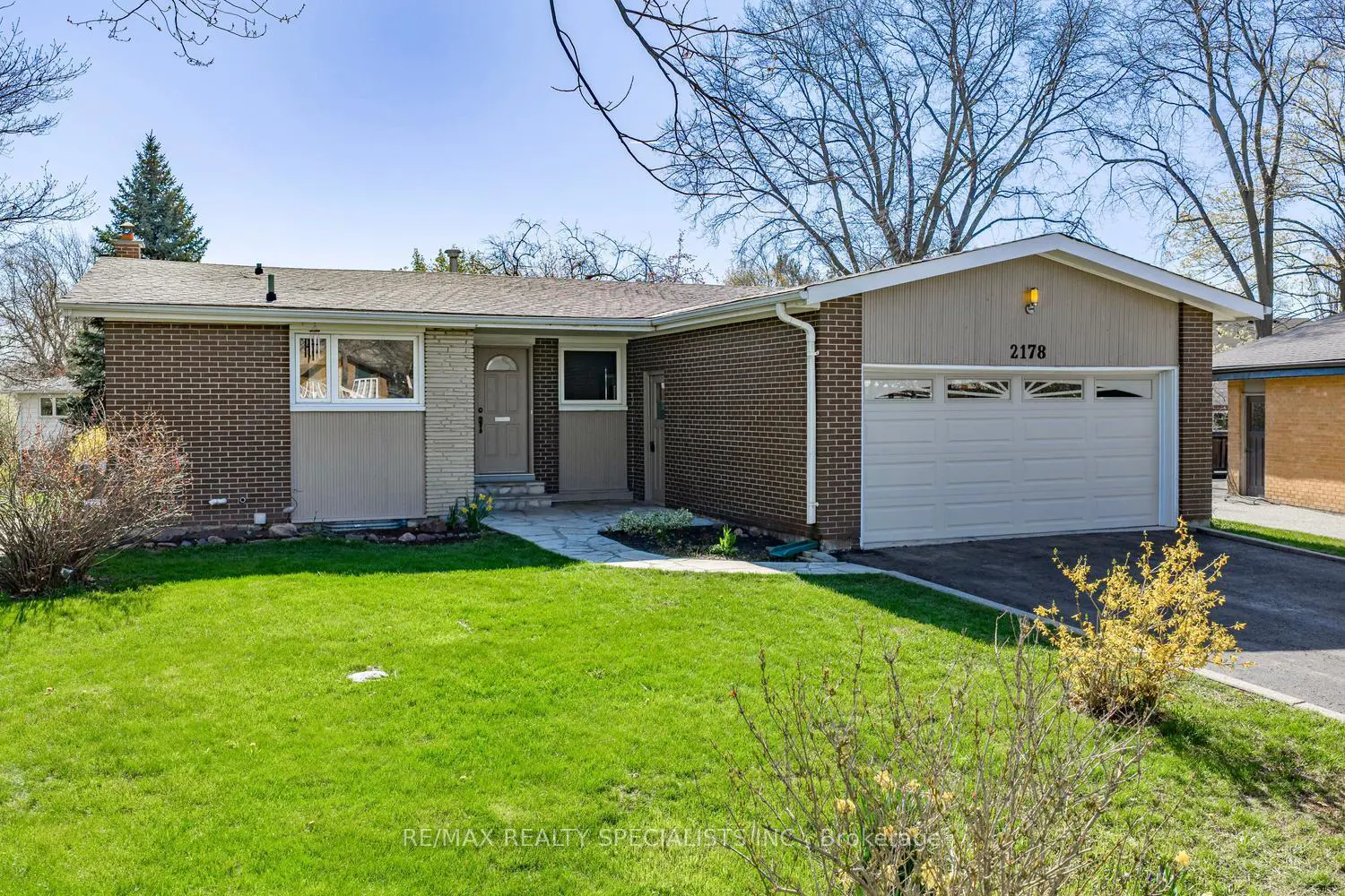 2178 Belfast Crescent photo 2