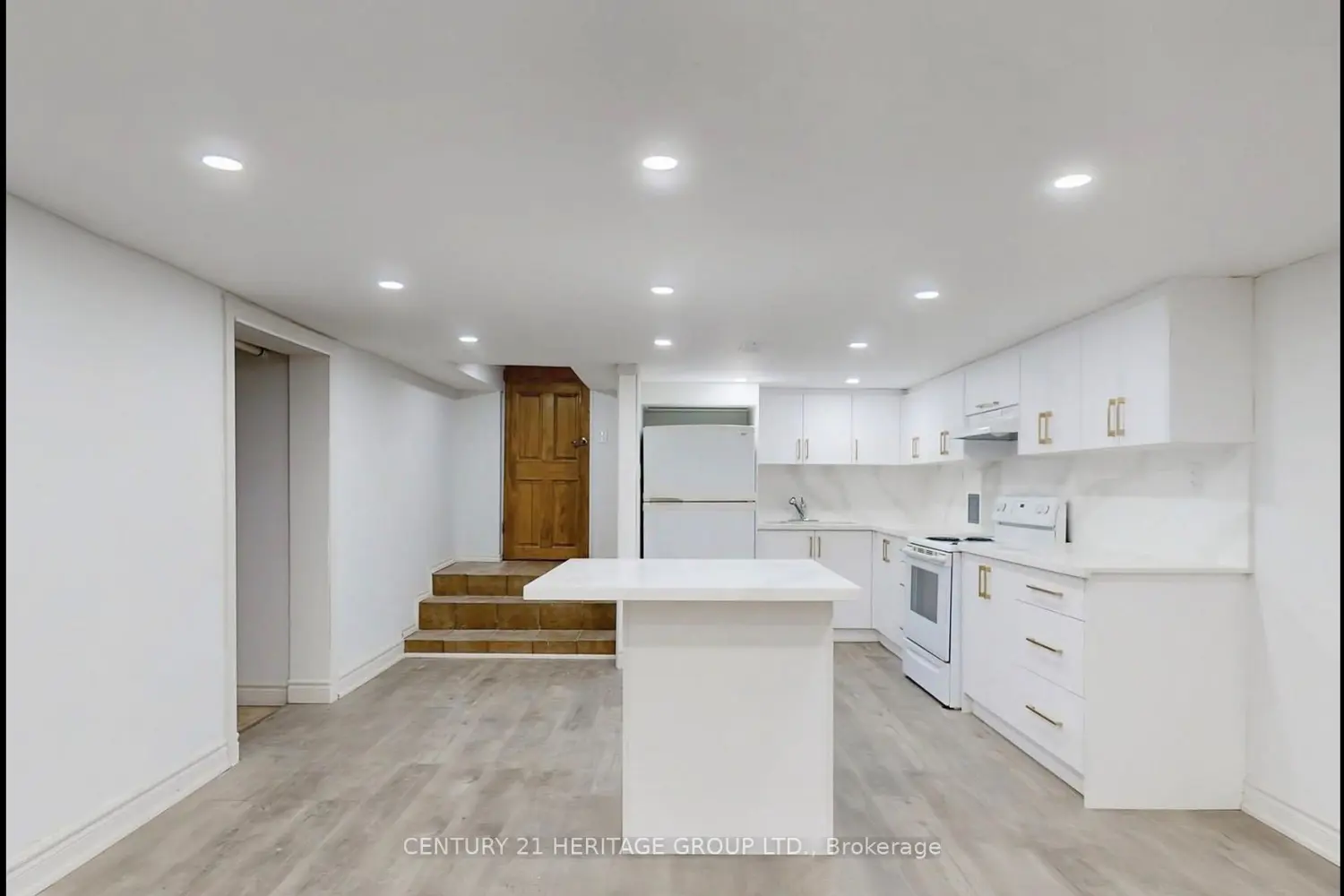 Additional image 8 of 20015 Bathurst Street