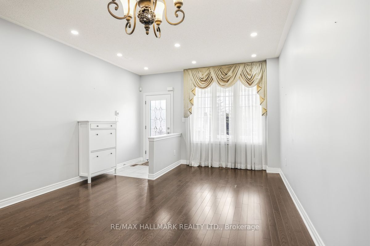 Additional image 2 of 33 Tomabrook Crescent, Brampton, ON, L6R 0V2