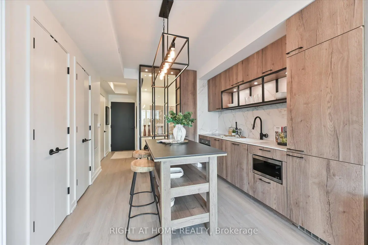 Additional image 9 of 505 Richmond Street 623