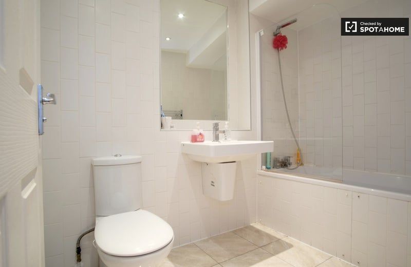 3 bed shared accommodation to rentLondon E14 photo 5