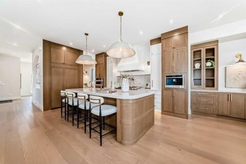 Additional image 8 of 2032 52 Avenue SW, Calgary, AB, T3E 1K1