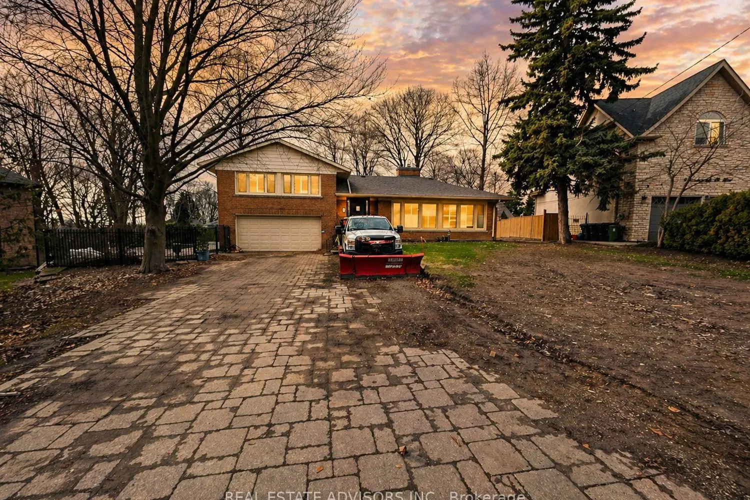 1 Lakehill Crescent