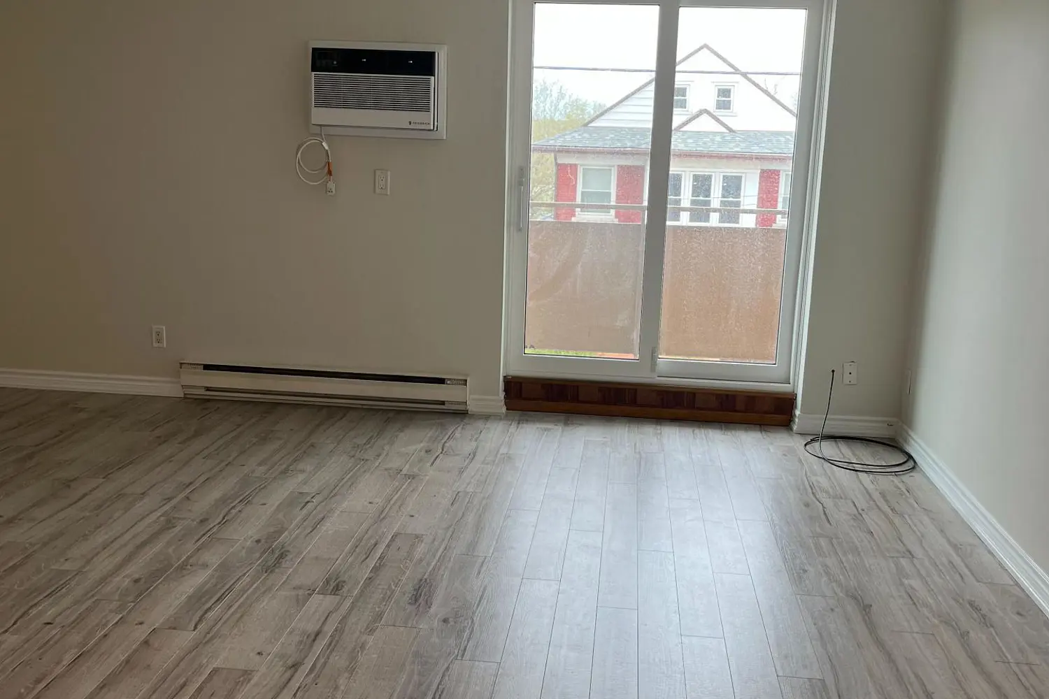 Additional image 9 of 4692 Crysler Avenue 302