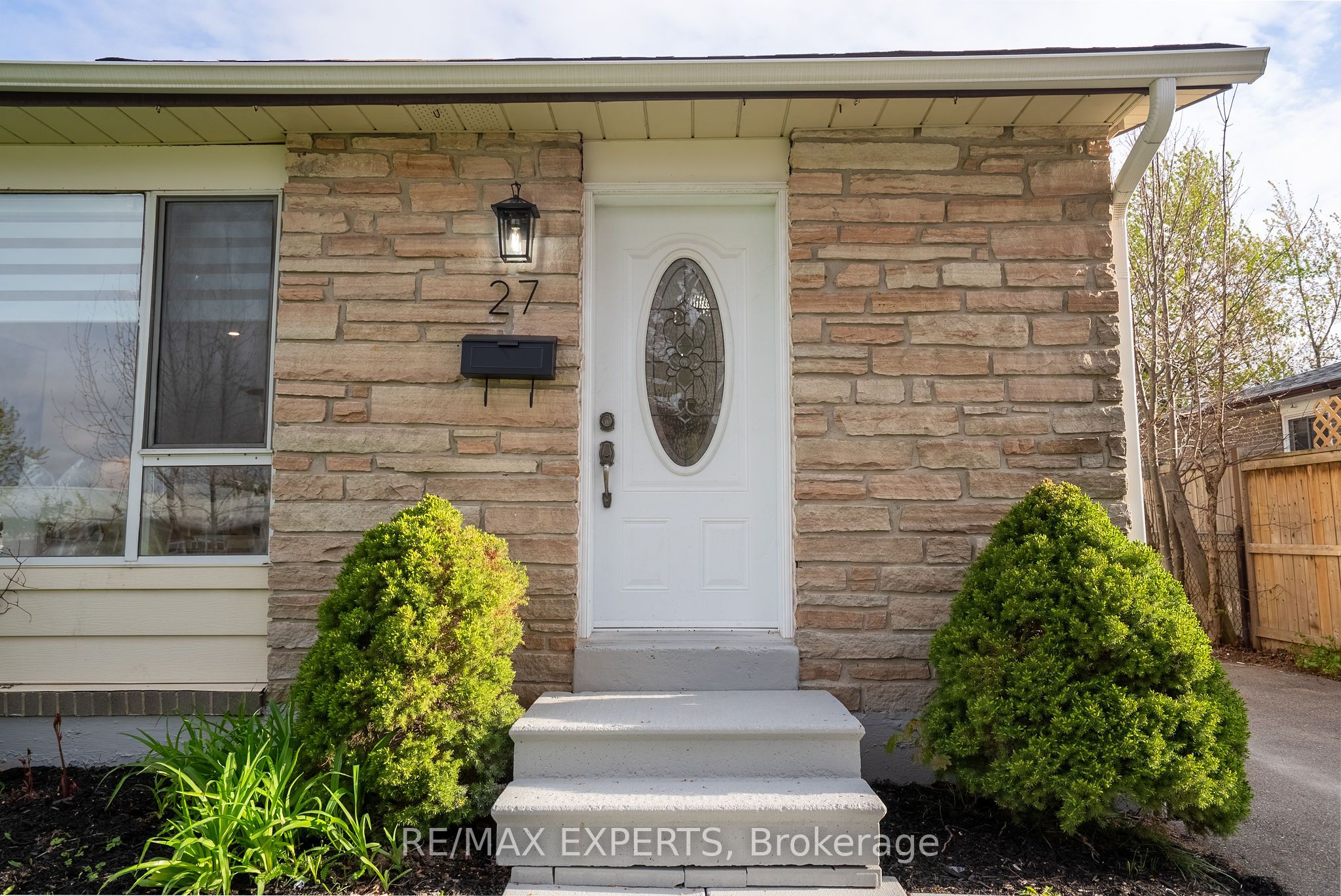27 Fallingdale Crescent, Brampton, ON, L6T 3J5 photo 2