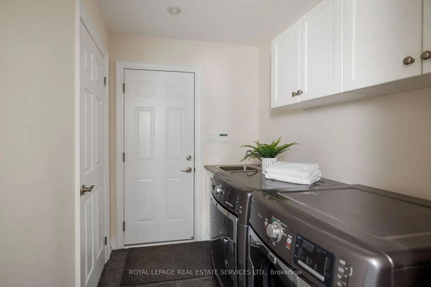 Additional image 9 of 3353 Liptay Avenue 26