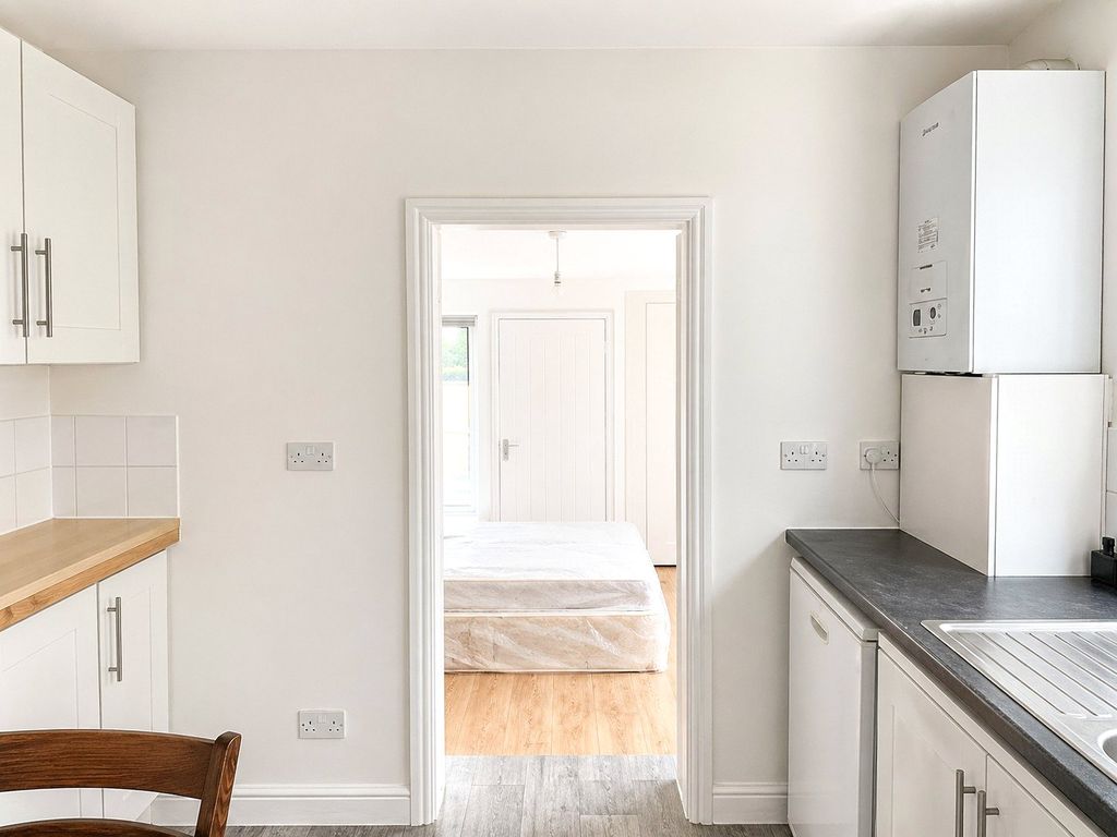 Additional image 2 of 1 bed flat to rentWatling Street, Radlett, Hertfordshire WD7