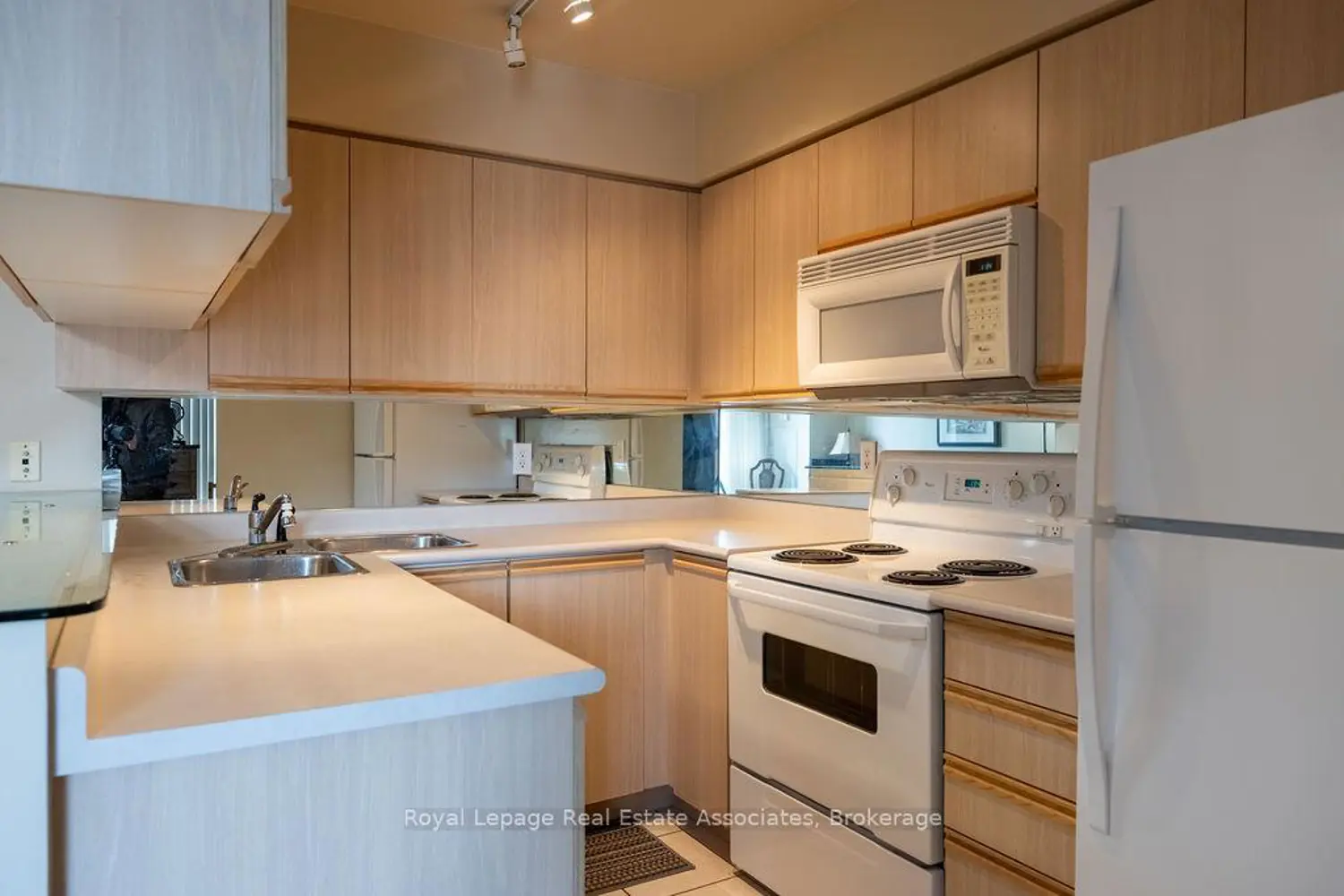 Additional image 9 of 1150 Parkwest Place 104