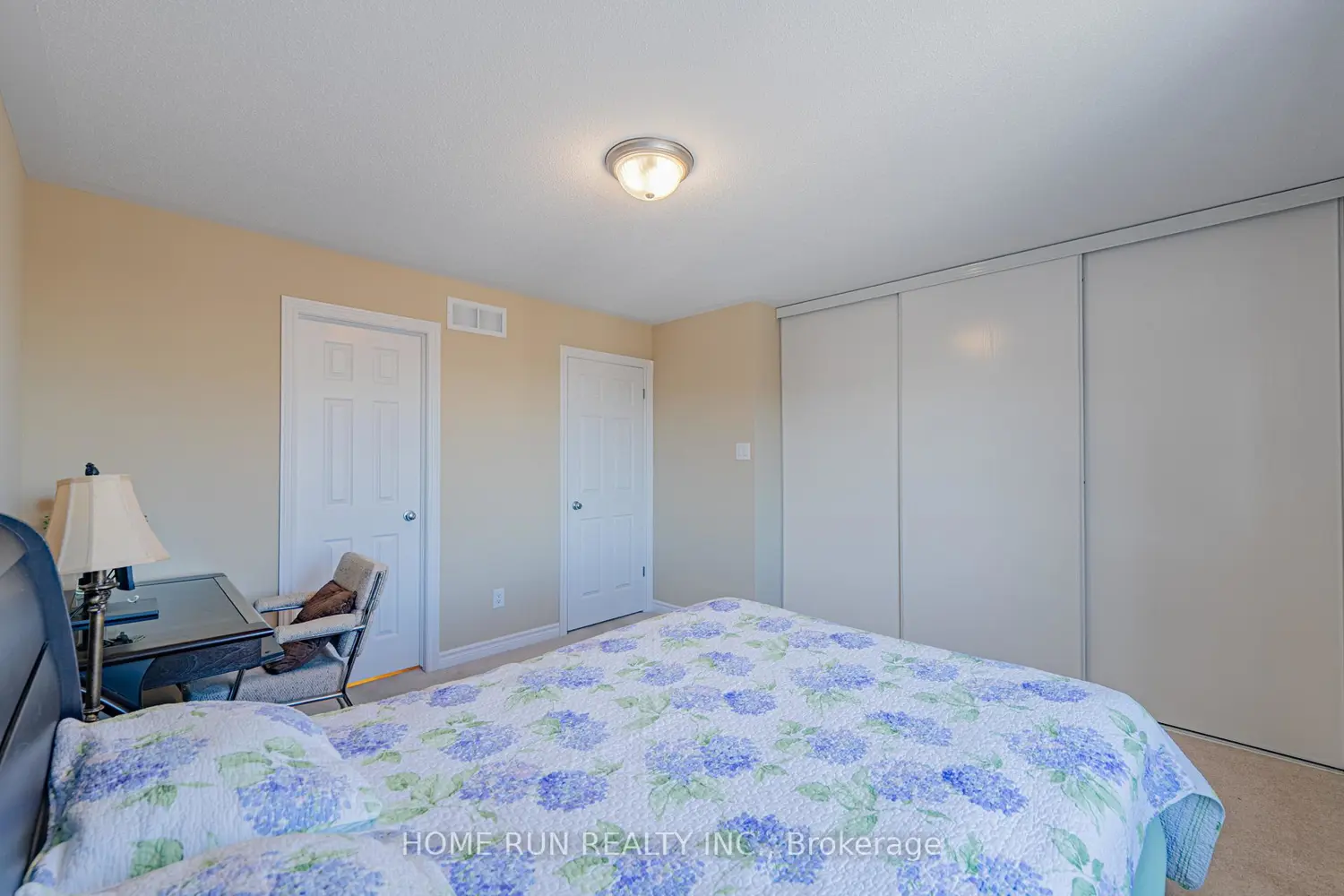 Additional image 14 of 12 Argent Private 20