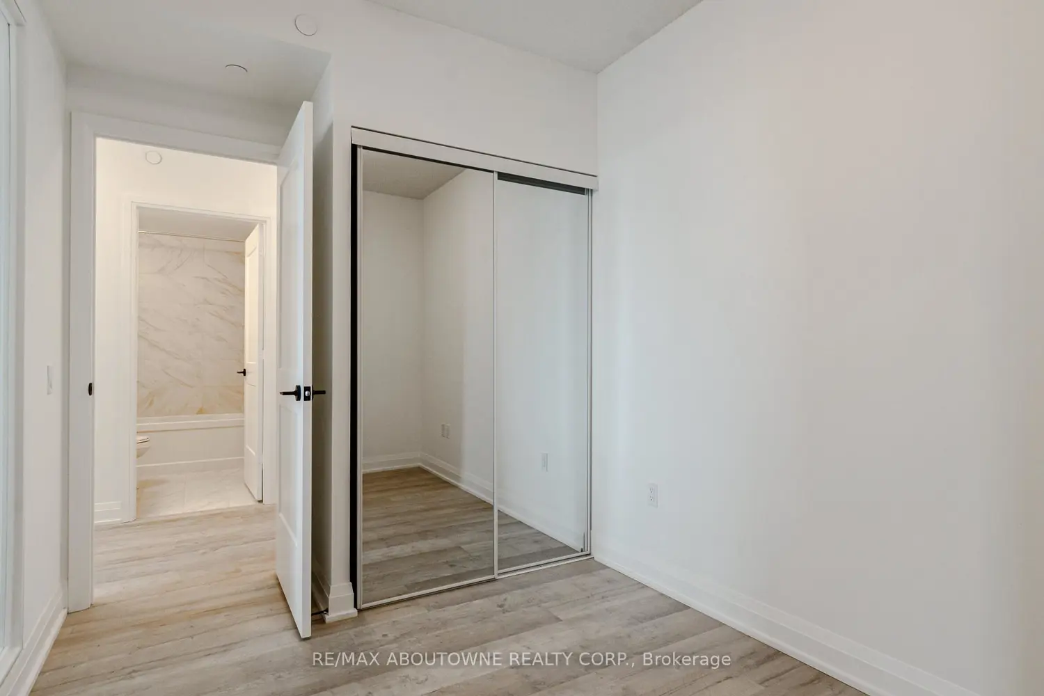 Additional image 15 of 50 George Butchart Drive 814