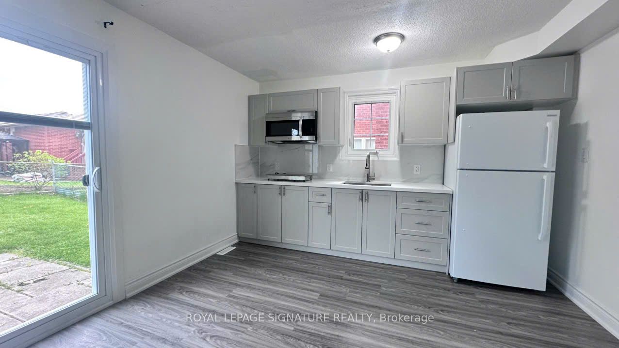 Additional image 5 of Walkout Base-3137 Sunnyhill Drive, Mississauga, ON, L4X 2K5