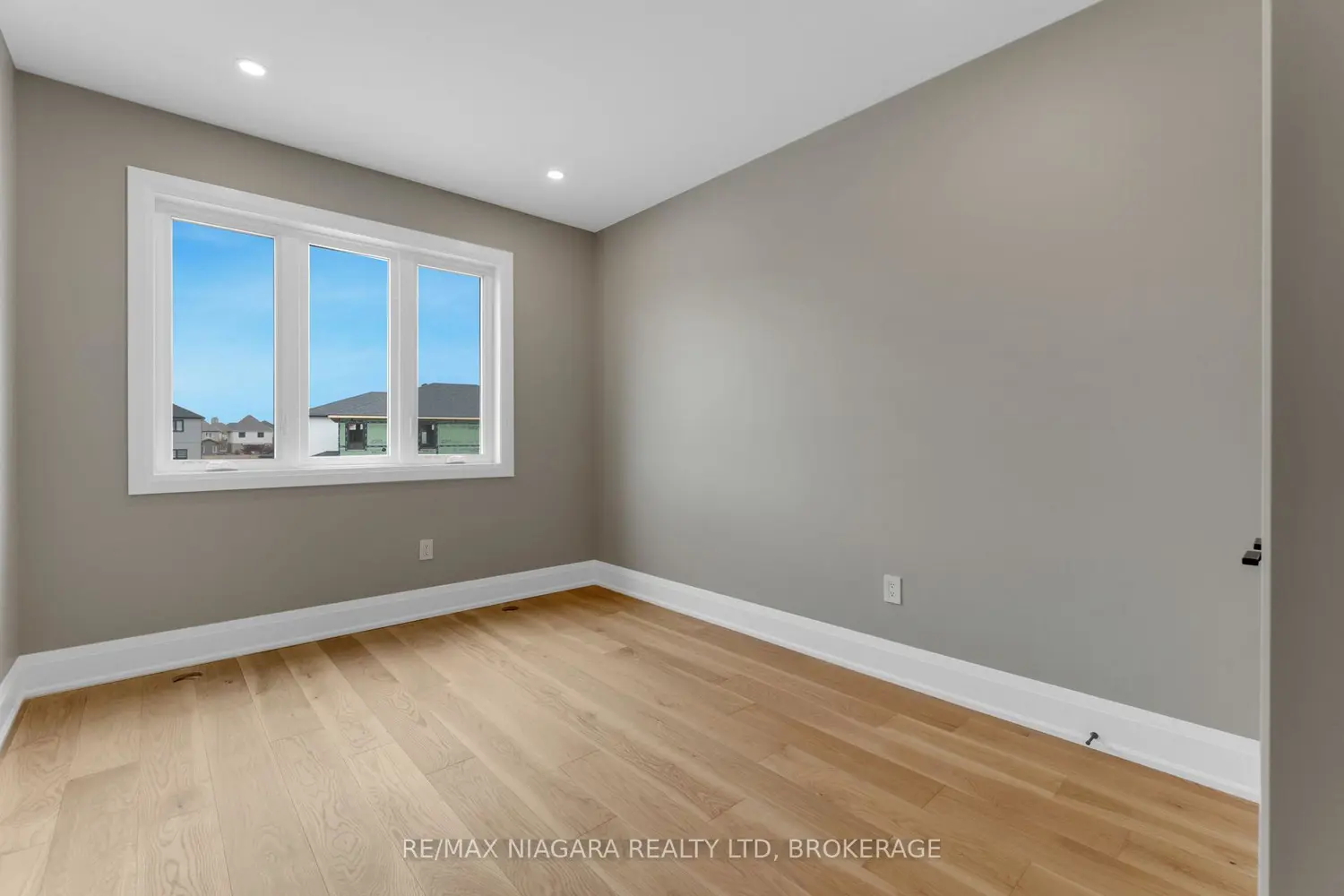 Additional image 15 of 6200 Curlin Crescent