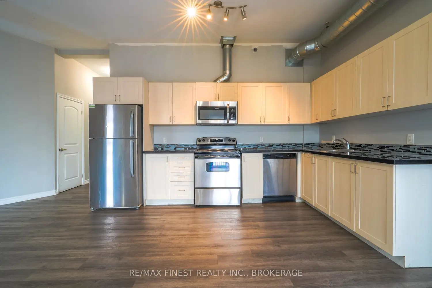 Additional image 16 of 630 Princess Street 501