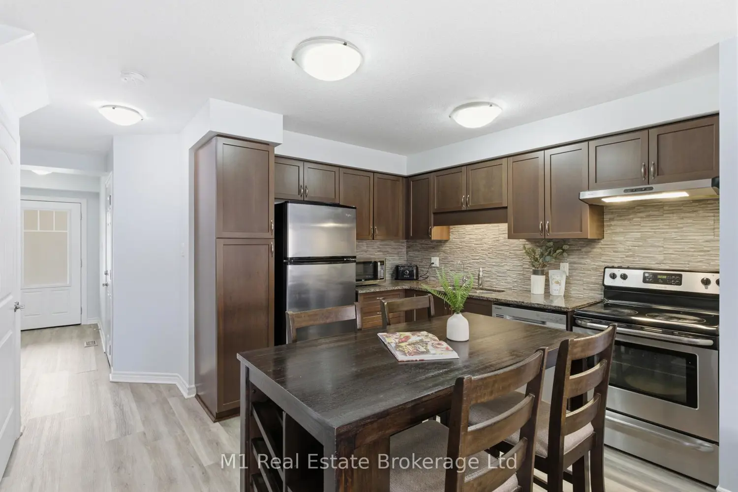 75 Arlington Crescent photo 5