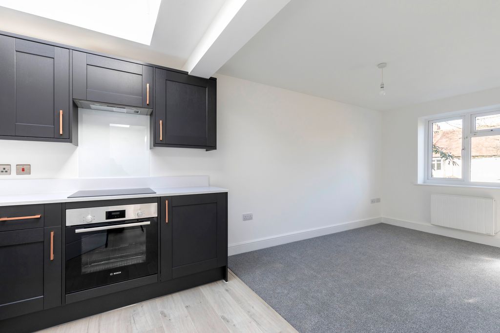 Additional image 2 of 2 bed flat to rentHales Road, Cheltenham GL52