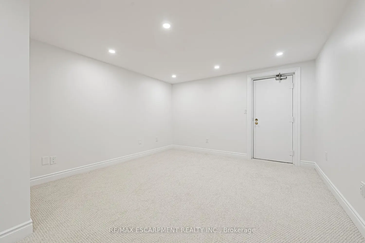 895 Maple Avenue 101 photo 4