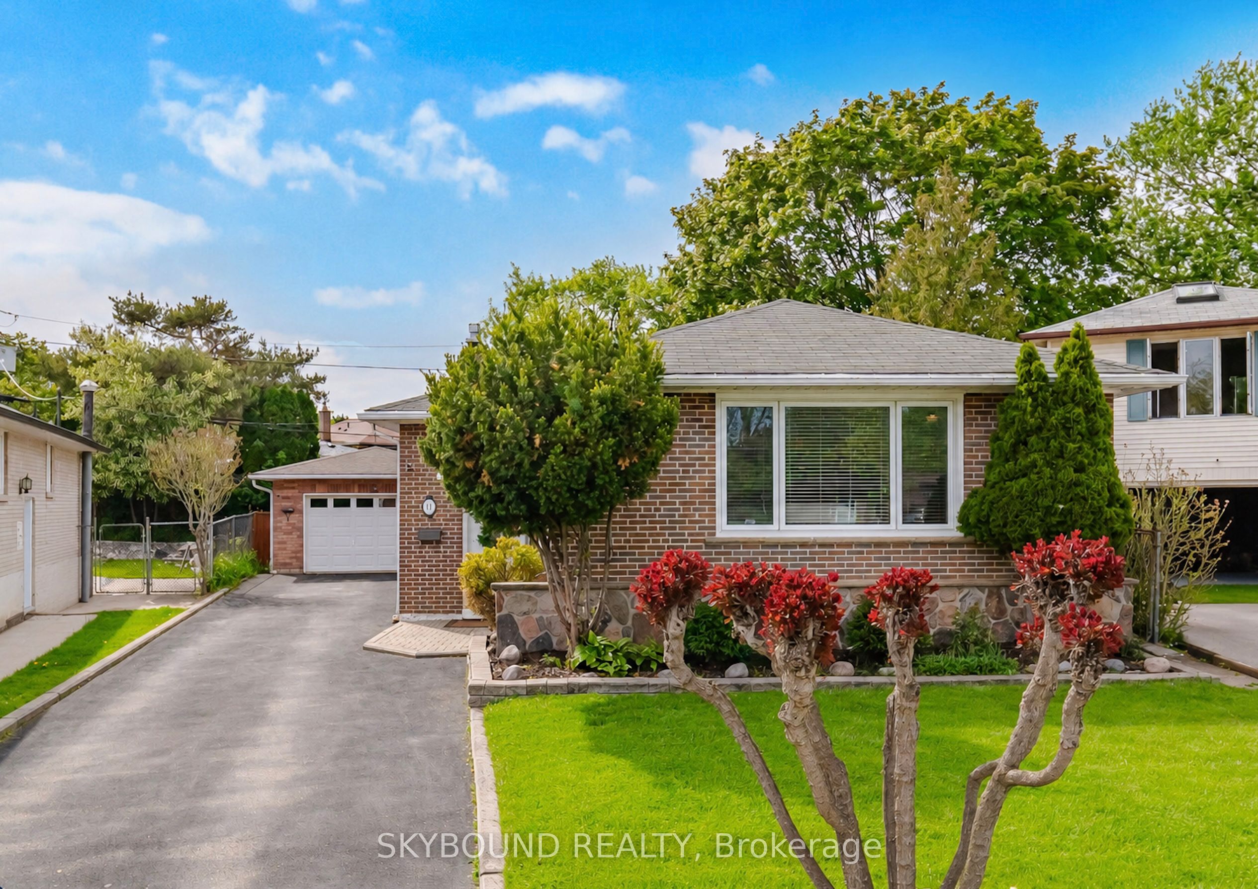 14 Monet Avenue, Toronto, ON, M9C 3N7