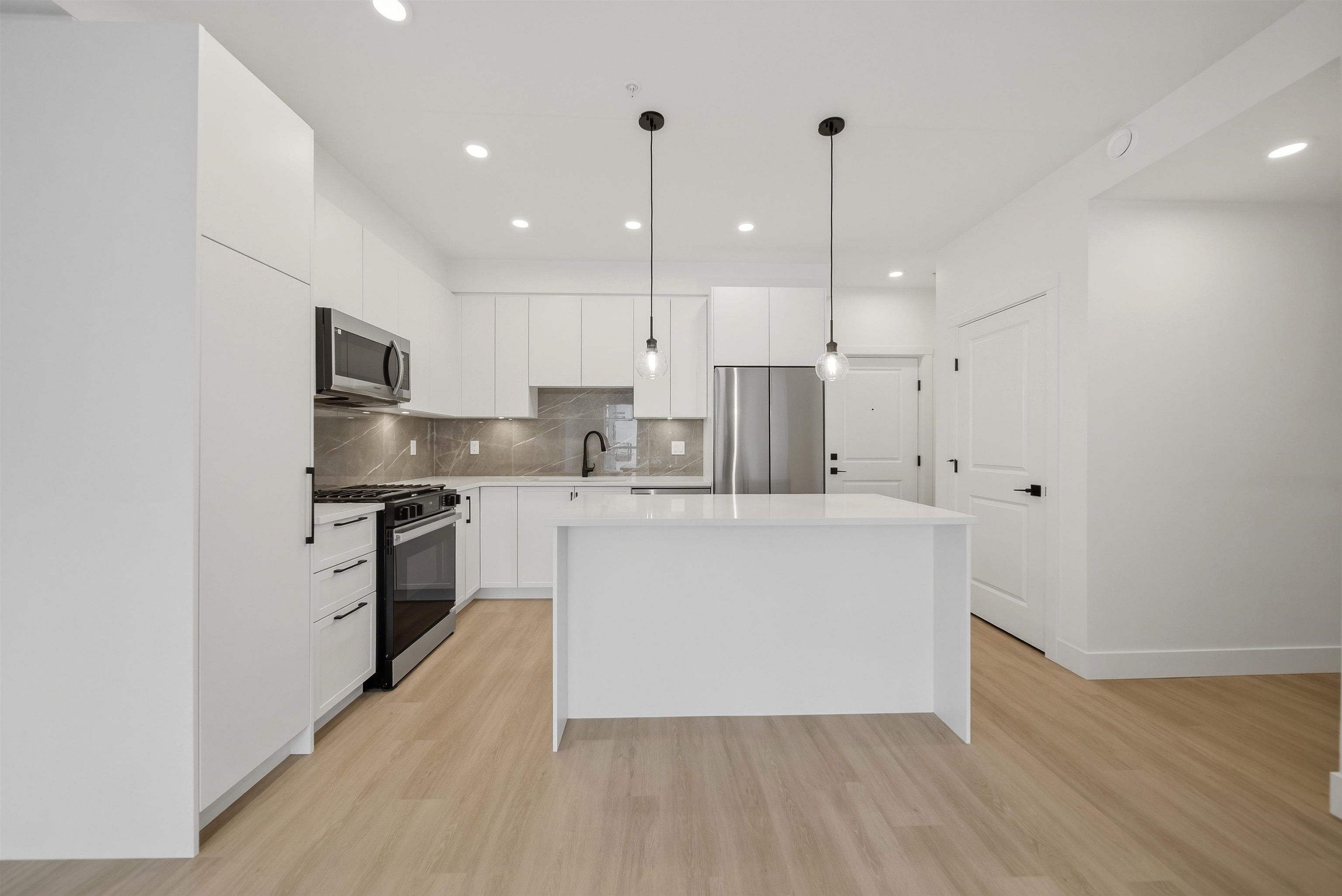 Additional image 3 of 401-3438 146a Street, Surrey, BC, V0V 0V0