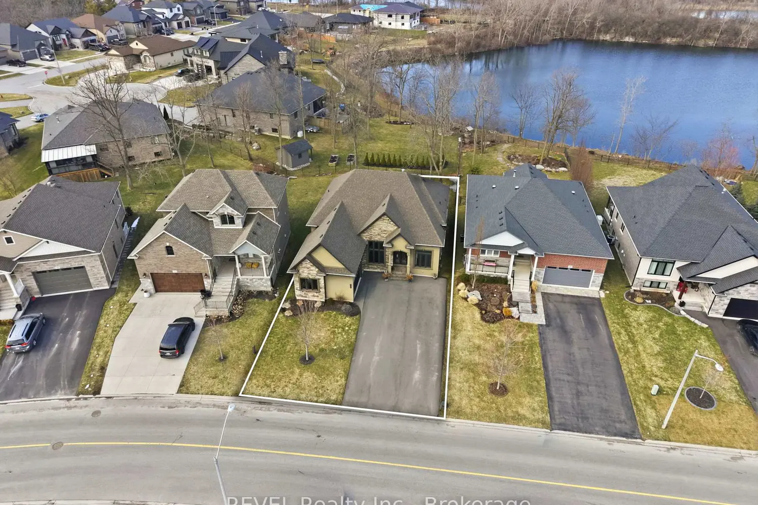 Additional image 2 of 713 Clarence Street