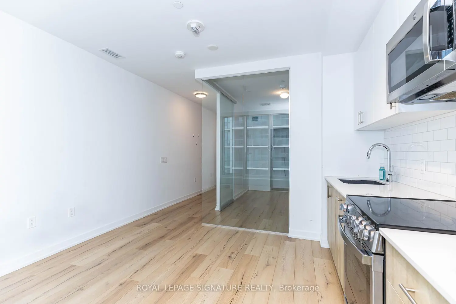 Additional image 5 of 1195 The Queensway 610