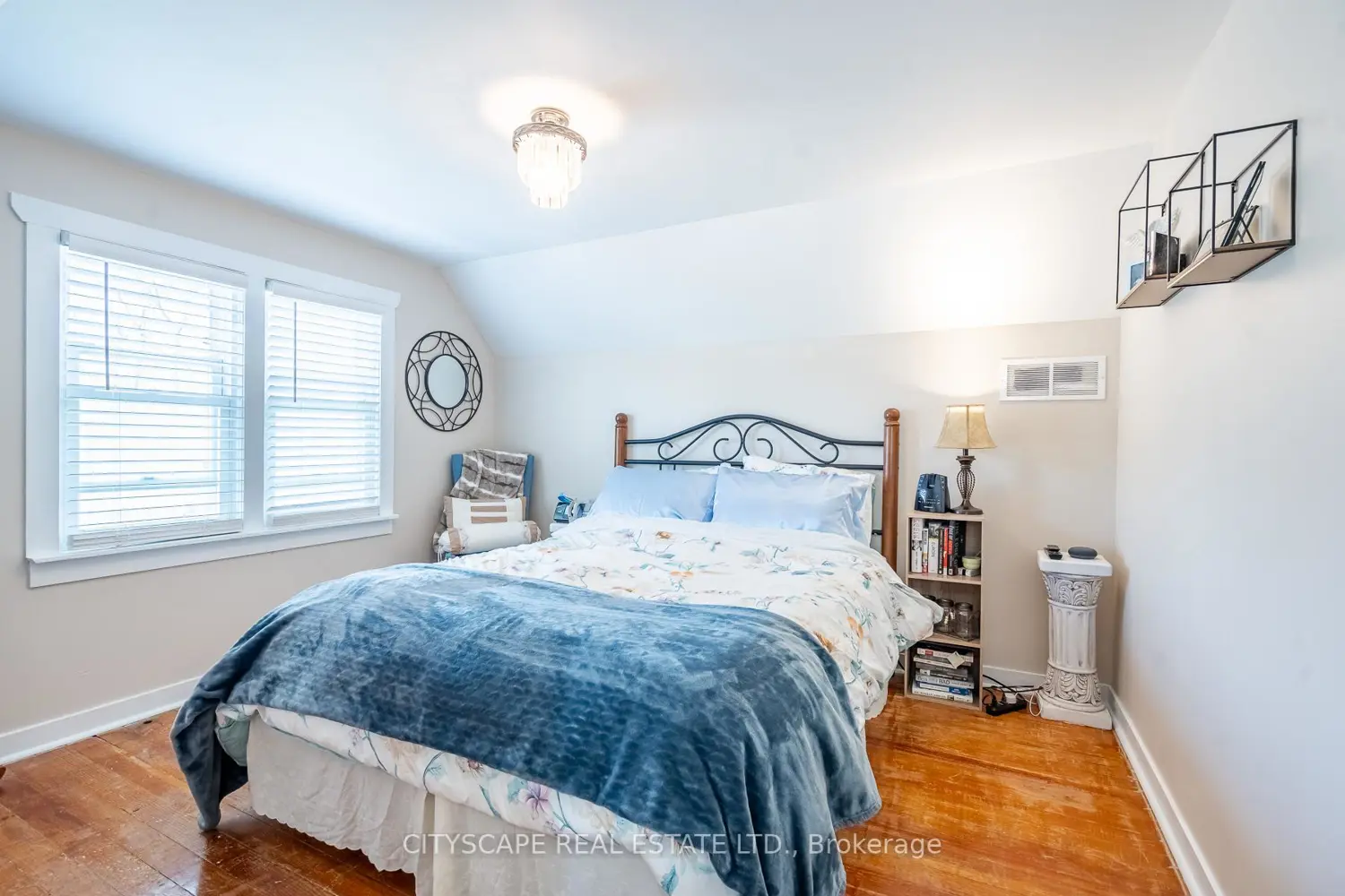 Additional image 19 of 7992 Peter Street