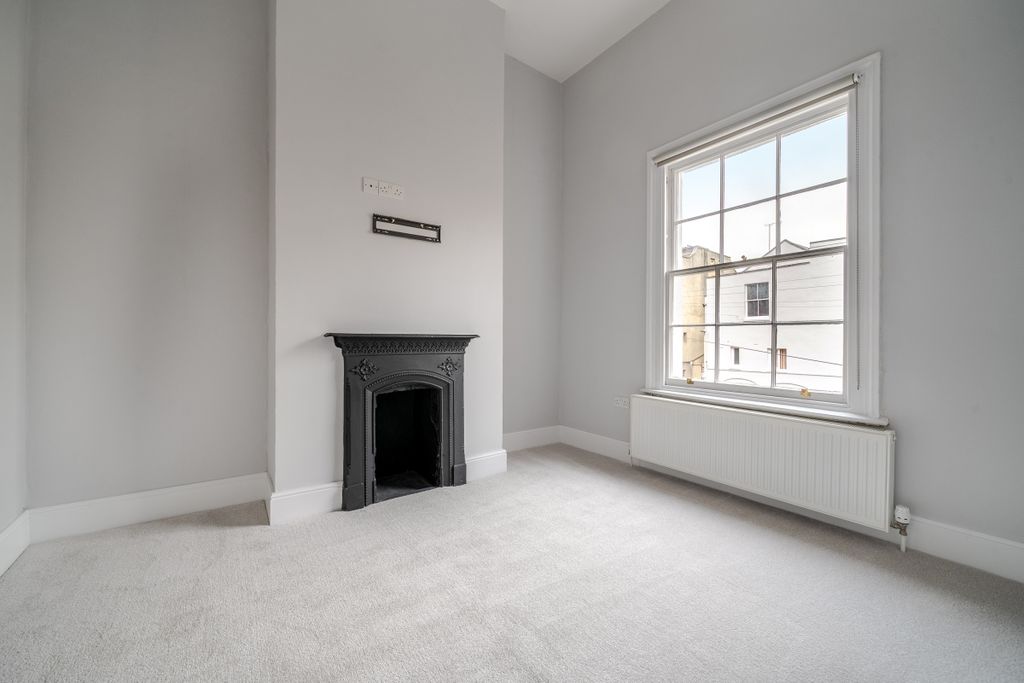 Additional image 17 of 6 bed town house to rentSuffolk Square, Cheltenham GL50