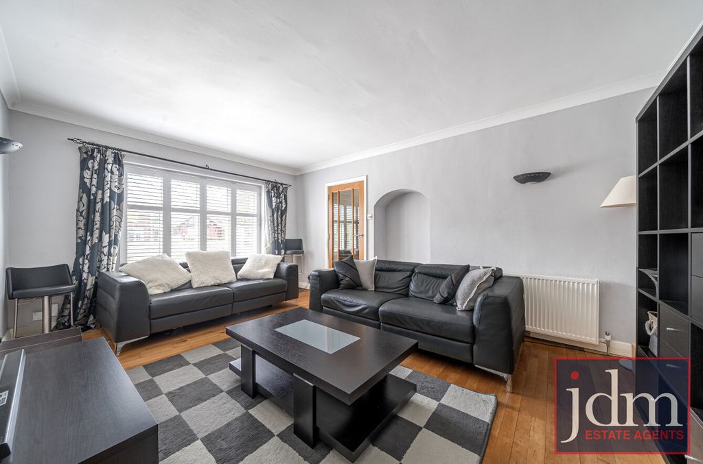 Additional image 5 of 5 bed detached house to rentClarendon Way, Chislehurst BR7