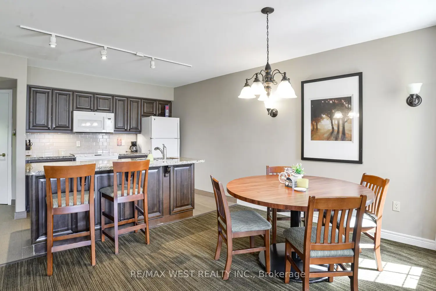 90 Highland Drive 2076-77 photo 4