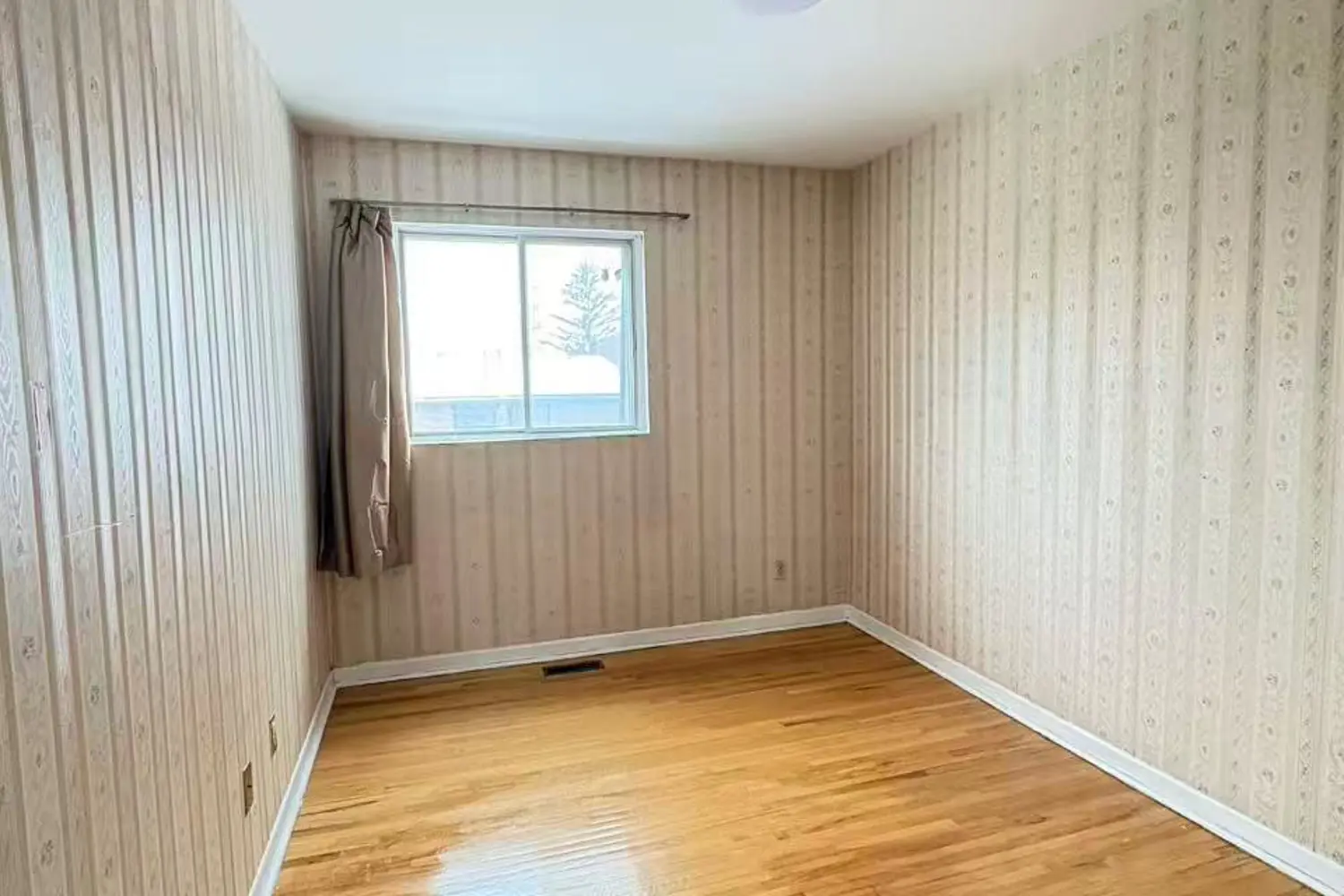 Additional image 7 of 86 Castlebury Crescent 14