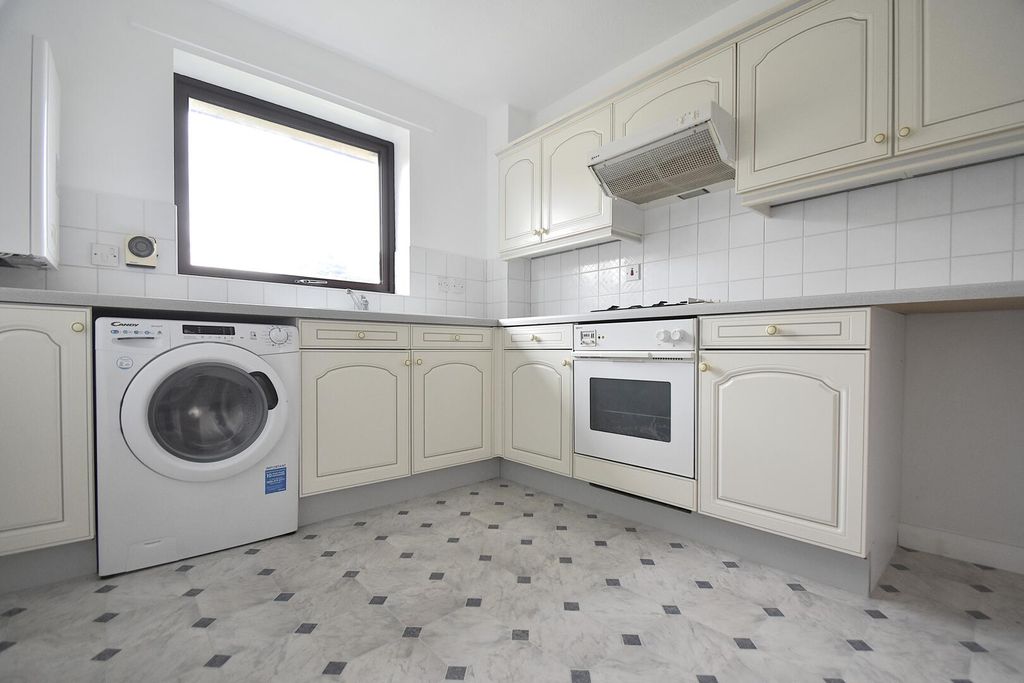 Additional image 4 of 2 bed flat to rent47 Victoria Avenue, Shanklin PO37