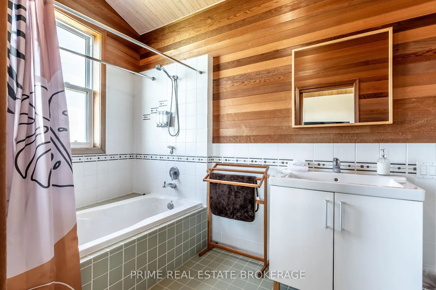 Additional image 14 of 71899 Sunridge Crescent