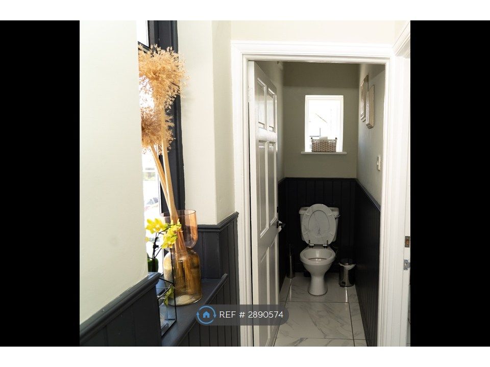 Additional image 11 of 2 bed flat to rentStation Lane, Hornchurch RM12