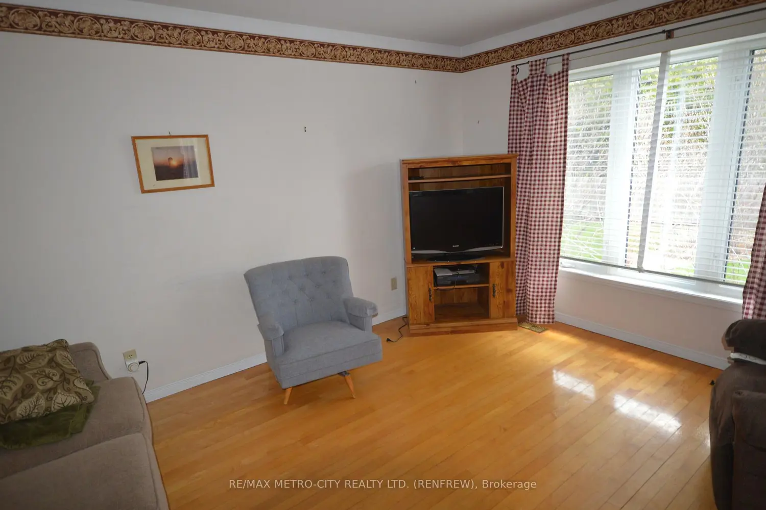 Additional image 2 of 225 Vanier Crescent