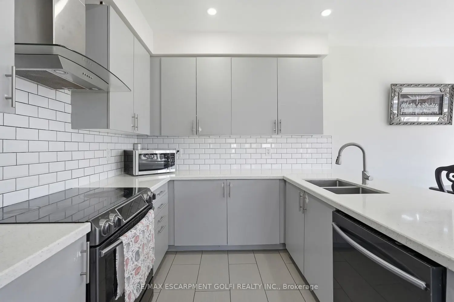 57 Thompson Road photo 2