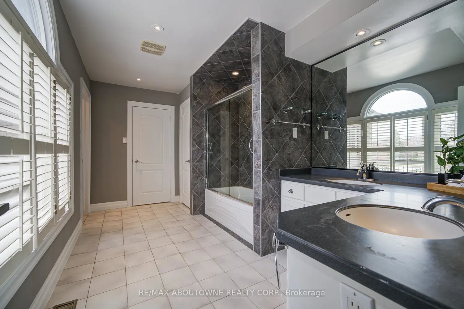 Additional image 11 of 1328 King Henry Court