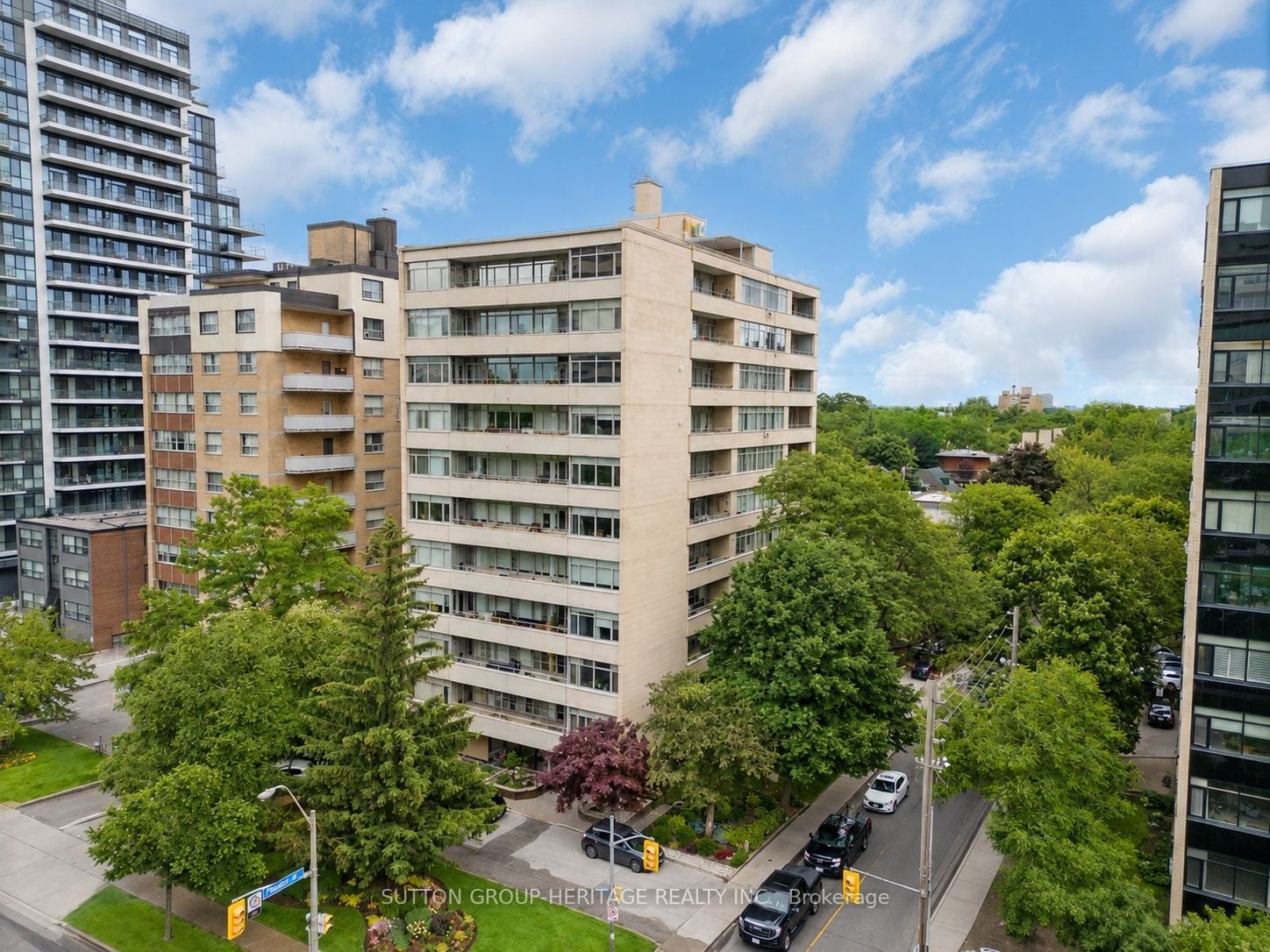 704-581 Avenue Road, Toronto, ON, M4V 2K4