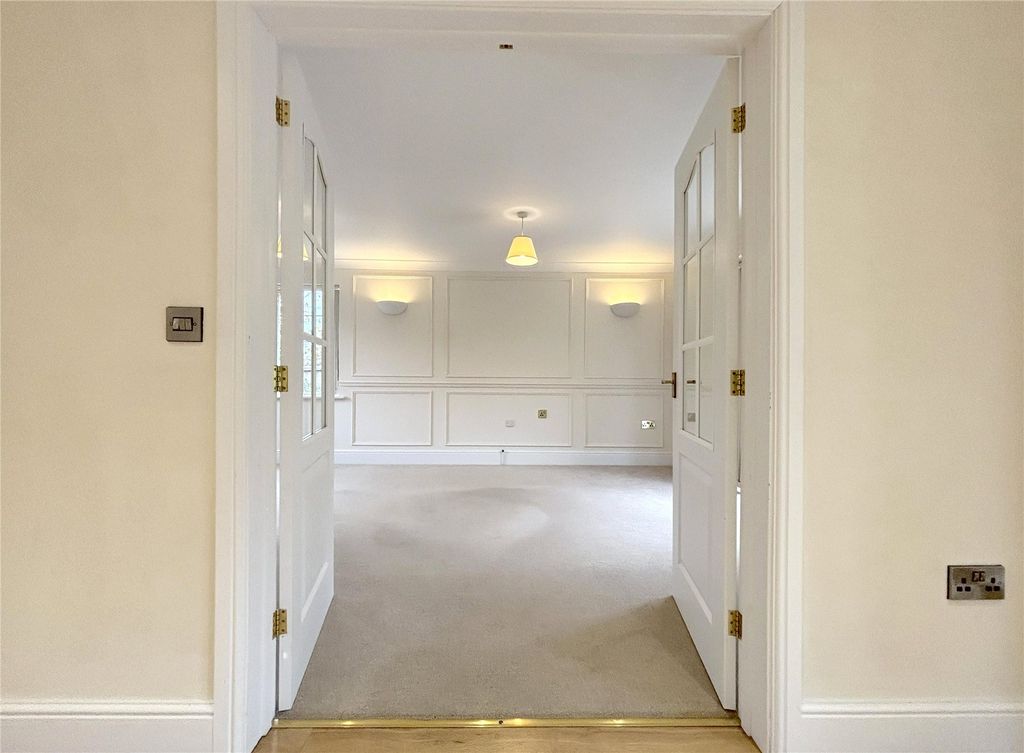 4 bed detached house to rentPinn Hill, Exeter, Devon EX1 photo 4