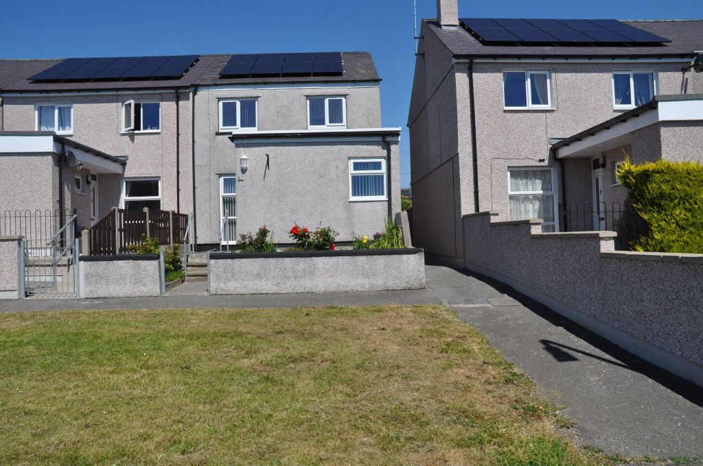 3 bed semi-detached house to rentMaes Machraeth, Llanfachraeth, Holyhead LL65