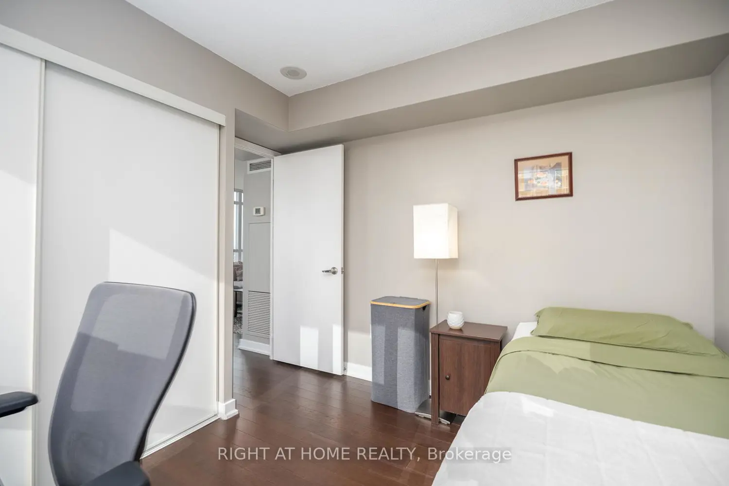 Additional image 8 of 10 Capreol Court 1508