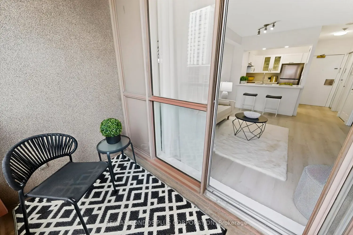 Additional image 12 of 736 Bay Street 1601