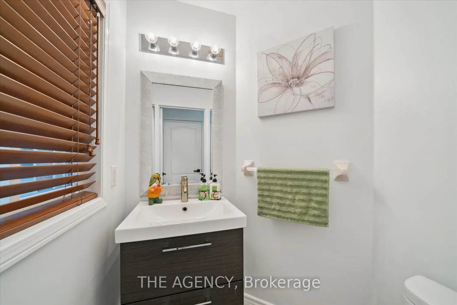 Additional image 6 of 908 Oaktree Crescent